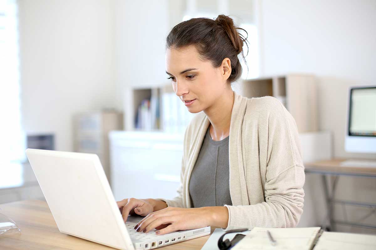 woman writing an email 1