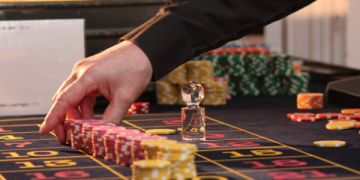What Tactics Do Online Casinos Use to Attract New Players?