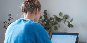 Difference Between Paraphrasing & Rewriting – Explained
