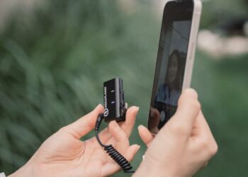 Can You Use an External Mic on an iPhone?