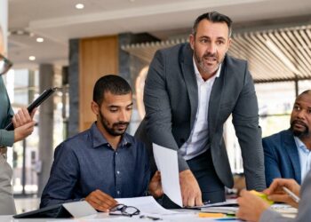 How a degree in leadership can improve job performance and help in managing the team