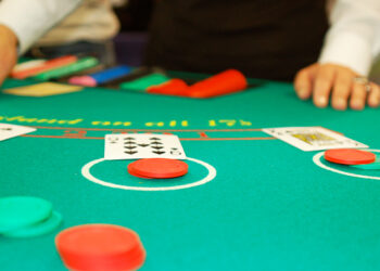 Get a heads up before playing blackjack online for real money with our guide to blackjack secrets nobody wants you to know.