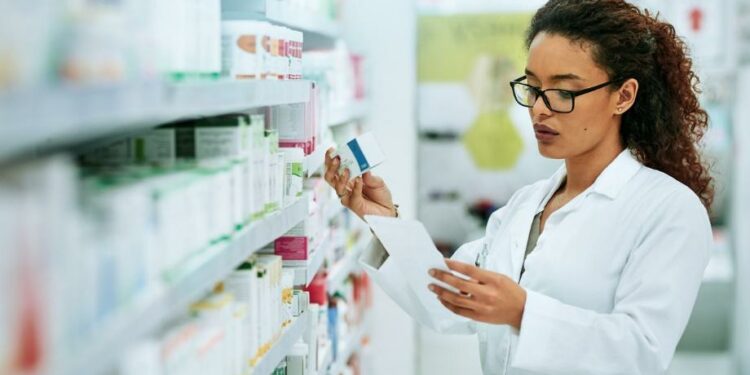 Differences between a hospital pharmacist and a retail pharmacist