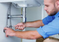 3 Signs You Need a Plumber