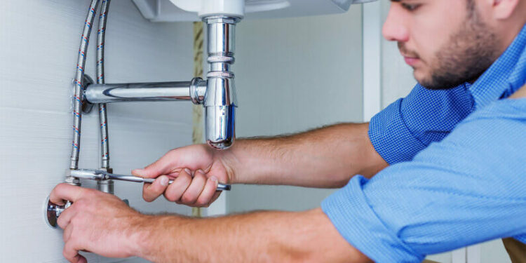 3 Signs You Need a Plumber
