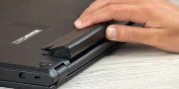 9 Reasons to Buy a Laptop with a Removable Battery