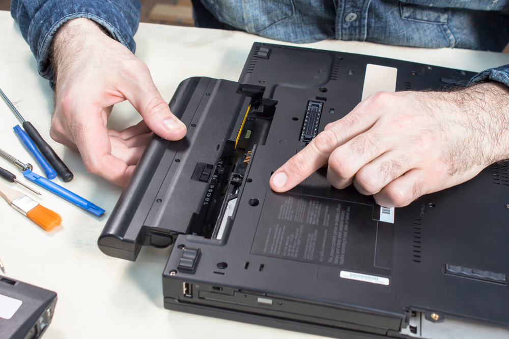 9 Reasons to Buy a Laptop with a Removable Battery
